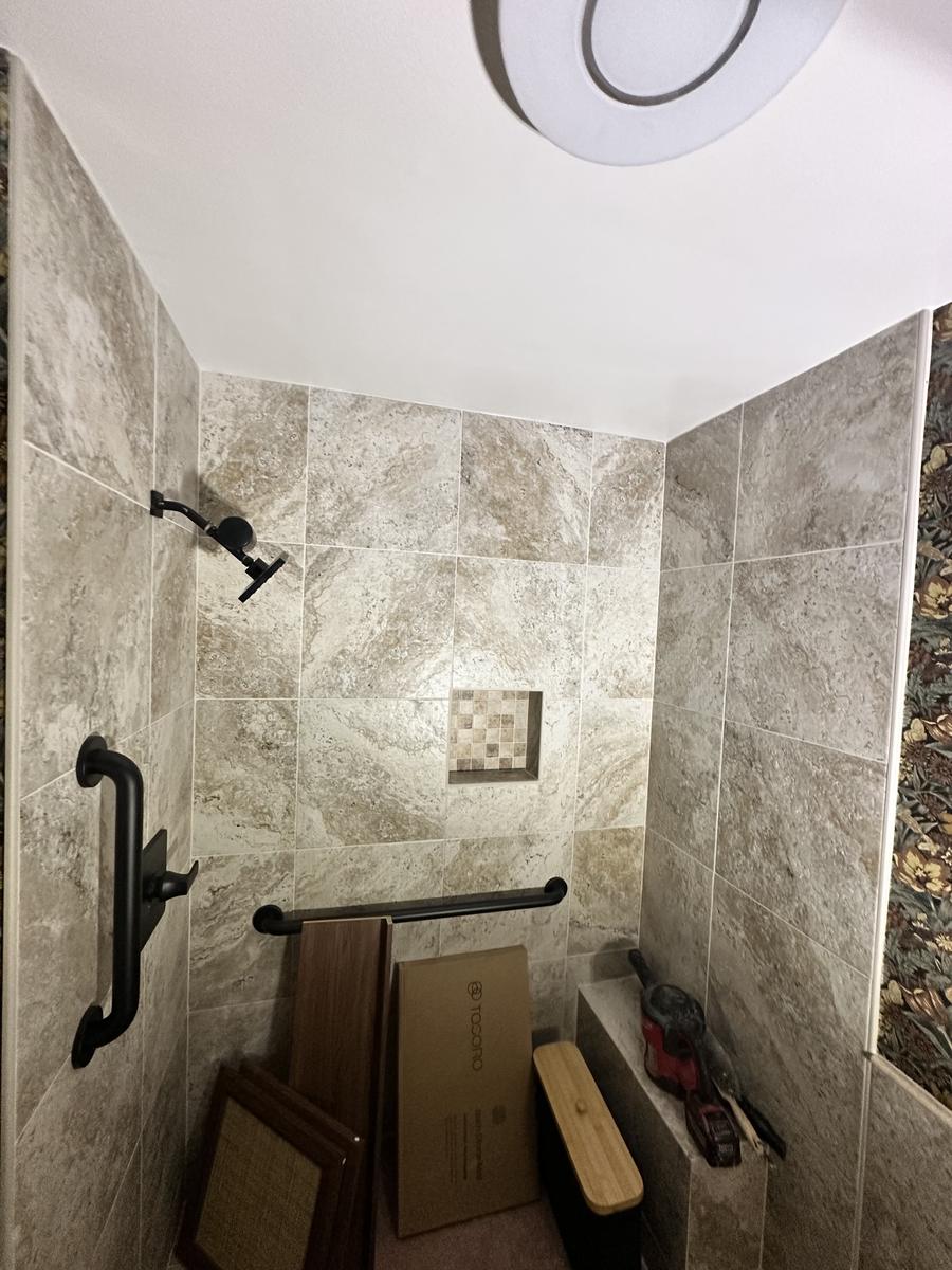 Travertine-look shower