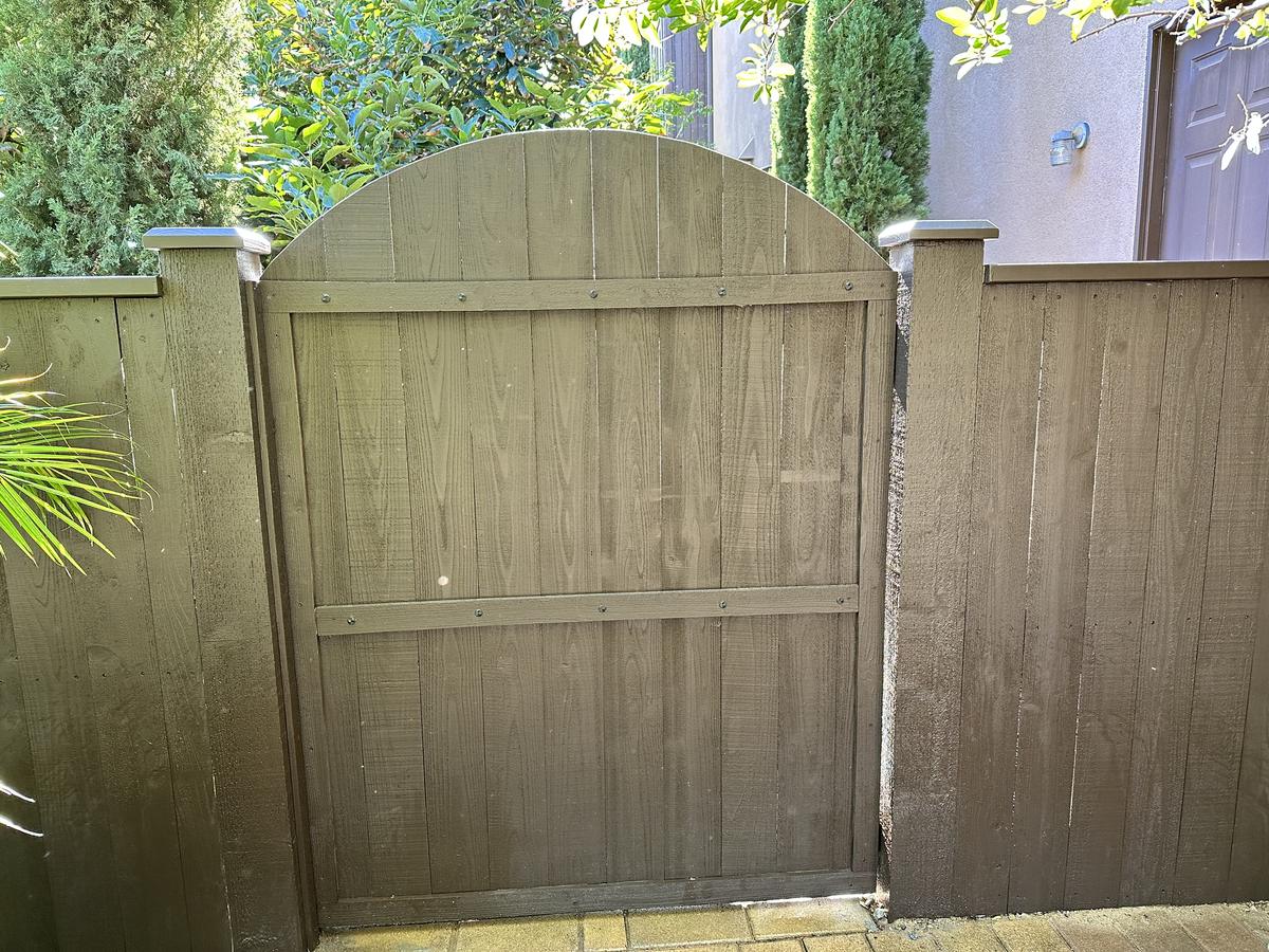 Arched gate